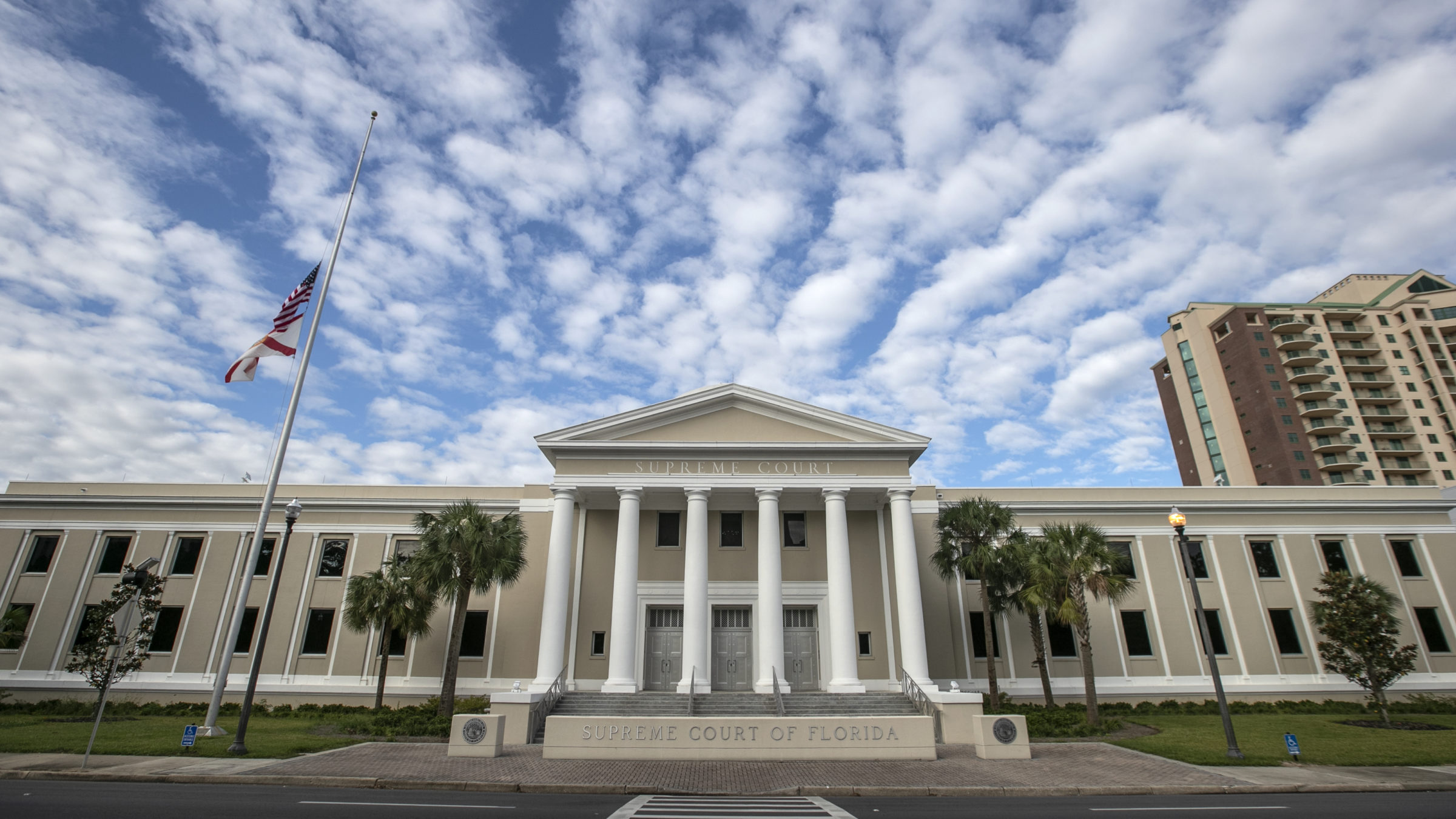 Florida Supreme Court orders judges to wear black robes